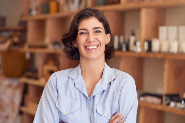 depositphotos_420021494-stock-photo-portrait-female-owner-gift-store depositphotos_420021494-stock-photo-portrait-female-owner-gift-store